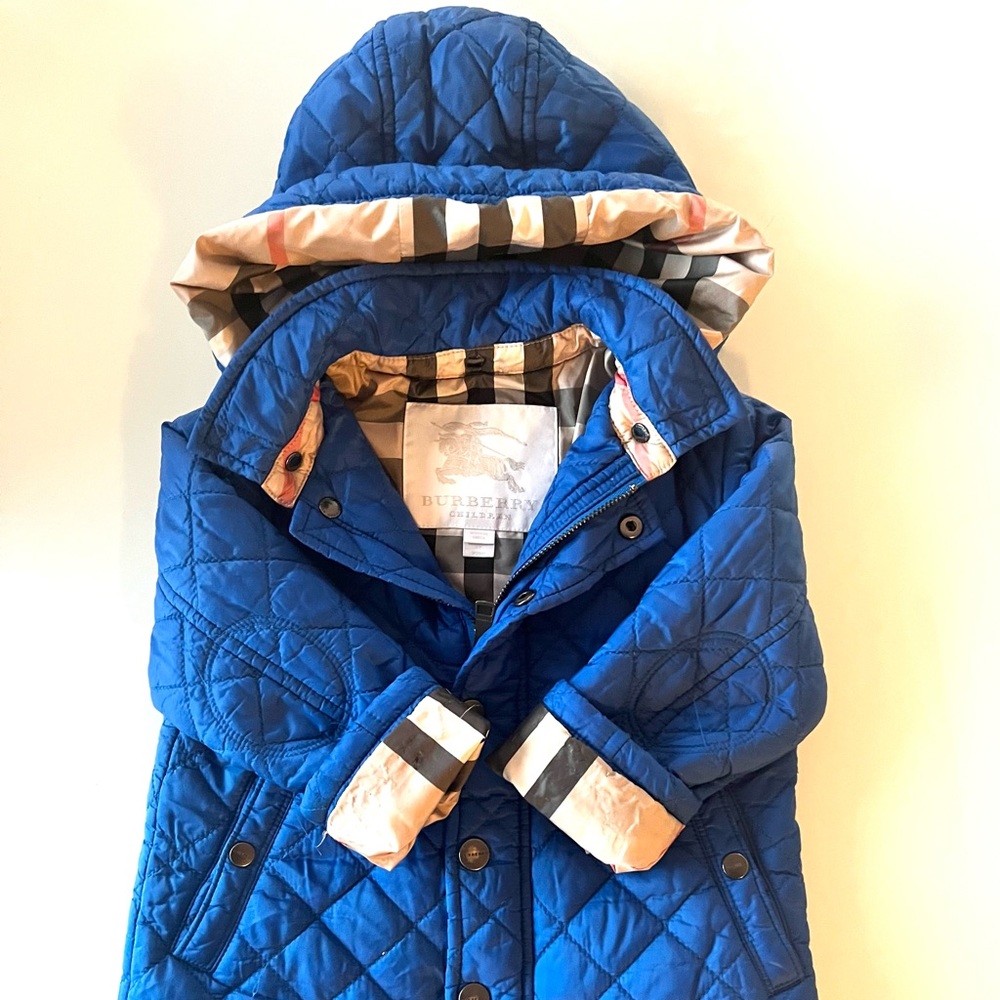 Burberry boys jacket size 2. Blue. Good condition. Removable hood